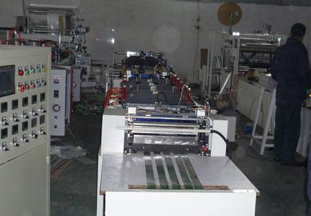 計(jì)算機(jī)控制多功能制袋機(jī)