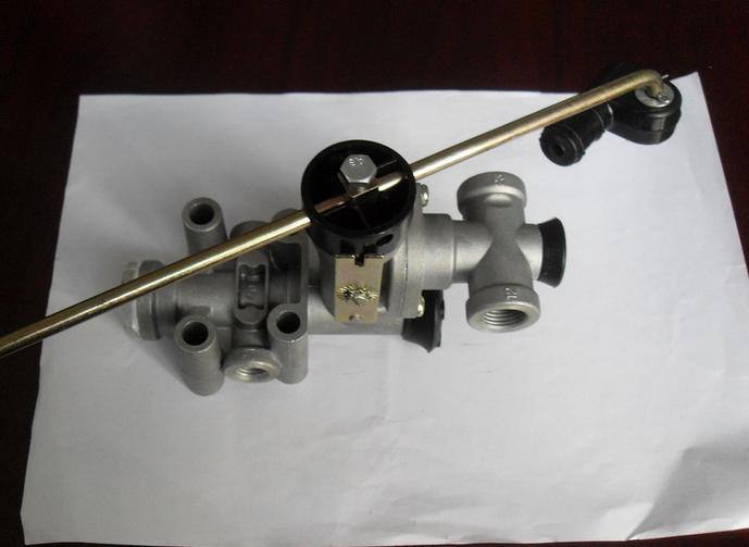 重型車制動(dòng)器配件：高度閥