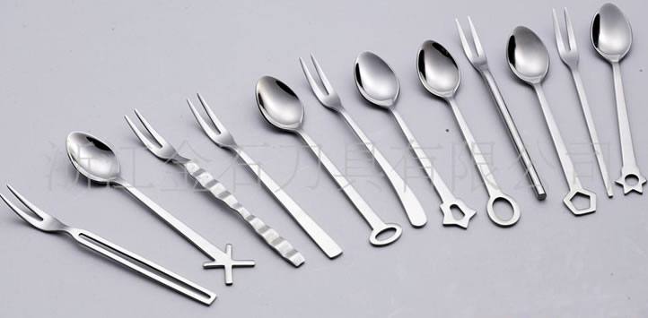 供應精致兒童餐具套件，12款樣式