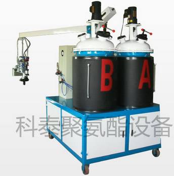 聚氨酯硬質(zhì)仿木發(fā)泡機