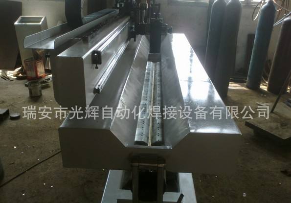 直縫縱縫自動(dòng)焊接專(zhuān)機(jī)