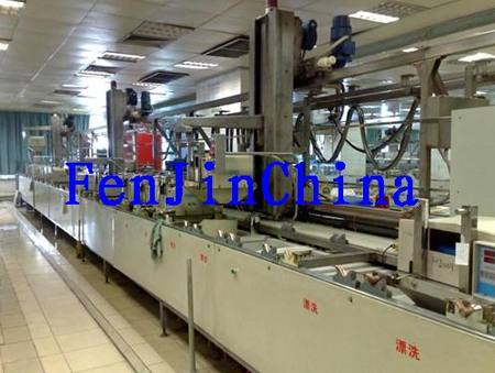 單臂電鍍自動線1 電鍍設(shè)備