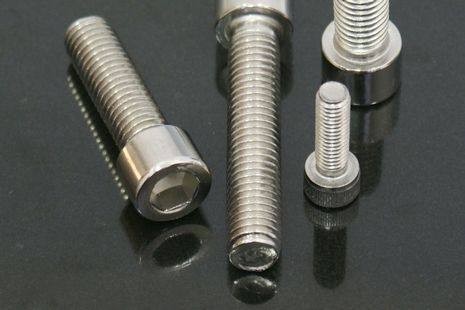 內(nèi)六角螺栓