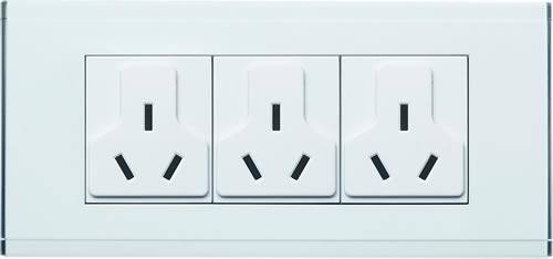 三位多功能插座