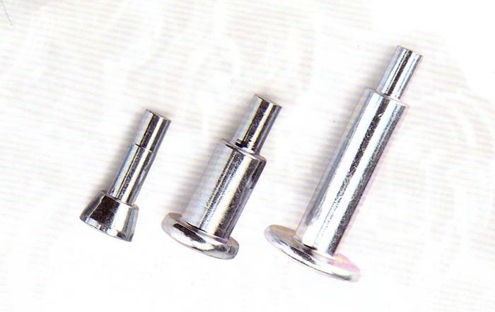 發(fā)動(dòng)機(jī)螺栓