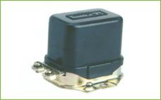 發(fā)電機(jī)電壓調(diào)節(jié)器　FT61-12V
