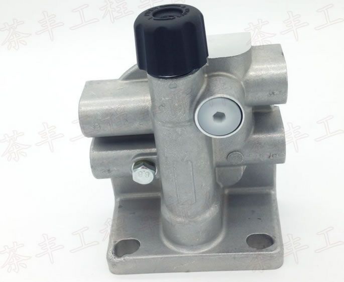 挖掘機(jī)配件 沃爾沃210 240 290新款柴濾 油水座 手油泵沃爾沃配件