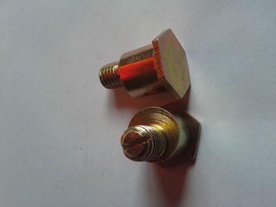 東芝門(mén)掛輪軸用途：電梯門(mén)機(jī)上坎板門(mén)軸。嚴(yán)格要求國(guó)家標(biāo)準(zhǔn)生產(chǎn)