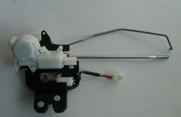 中控門鎖，閉鎖器。馬自達(dá)M6，奔騰B50，后尾