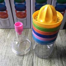 多功能廚房八件套組合，含榨汁器、分蛋器、磨泥器