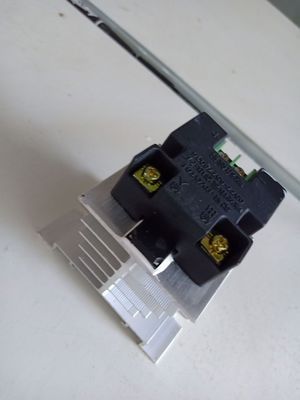 RYGT01 固態繼電器 60A 電烤爐 帶散熱片