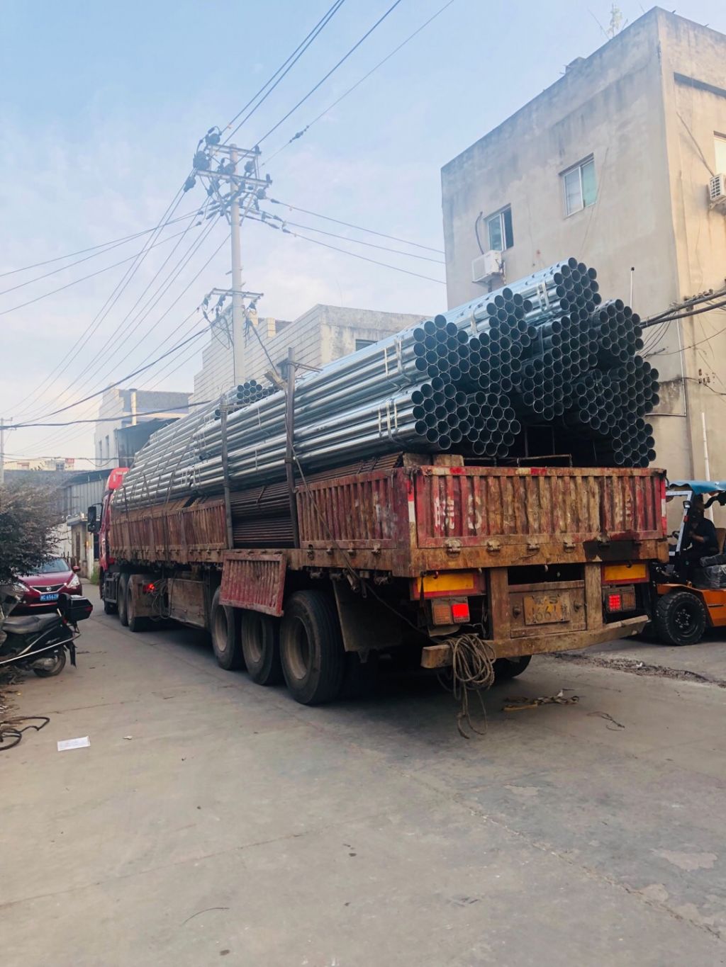 批發銷售圓鋼、無縫管、熱鍍鋅方矩管、熱鍍鋅圓管、焊管、角鋼