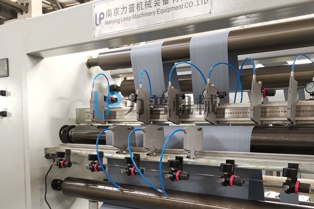 LEB系列蓄電池PE隔板分切機